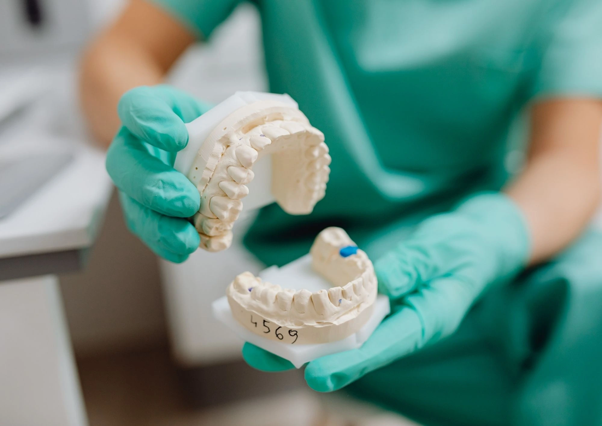 Tratamiento dental en clínica dental de Sanchinarro Madrid con odontólogo especializado